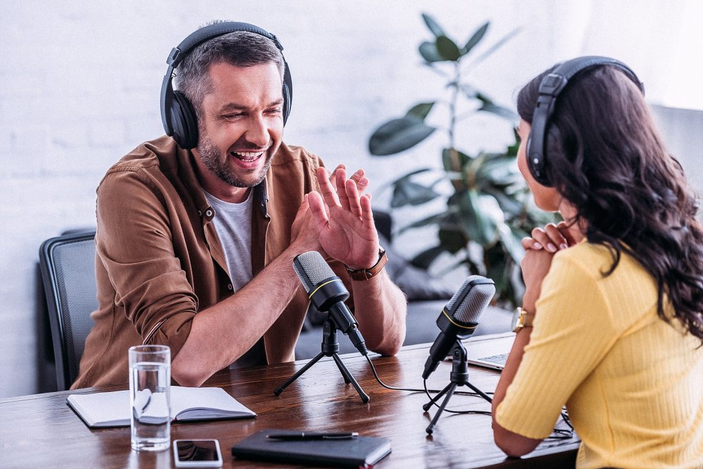 como-ganhar-dinheiro-com-podcast